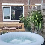 Garden, Jacuzzi, Bbq, Centre, 2 Bedrooms *
