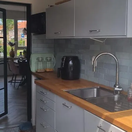 Garden, Jacuzzi, Bbq, Centre, 2 Bedrooms Apartment Alkmaar